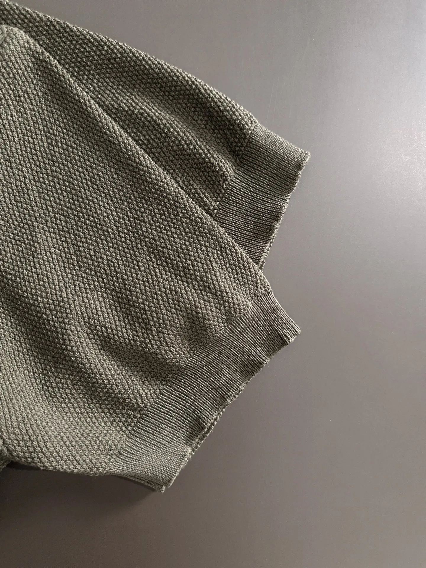 Next day shipment LP high quality Loro Piana 26ss New Arrival men's short-sleeved T-shirt Made of combed cotton yarn knitted cotton fabric, no pressure when entering and exiting the counter Exclusive control of raw materials It feels substantial when weighed, and the upper body is more textured than ordinary T-shirts. This texture can cope with the weather easily and is suitable for both hot and cold! Loose fit design, looks noble. The only correct version is available Size: M to XXXL